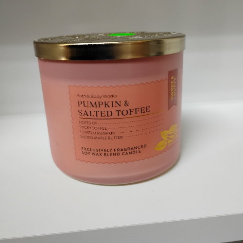 Bath & Body Works pumpkin & salted toffee candle